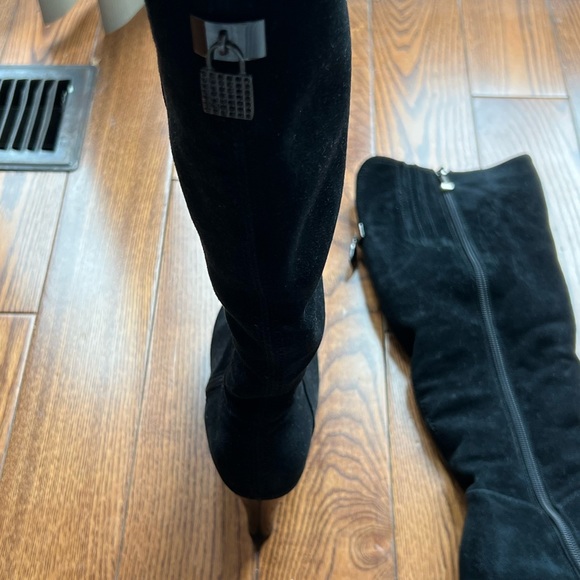 Genuine suede winter heels boots with natural fur inside, size 35 - Picture 2 of 3